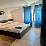 Paunovi Affittacamere 2*