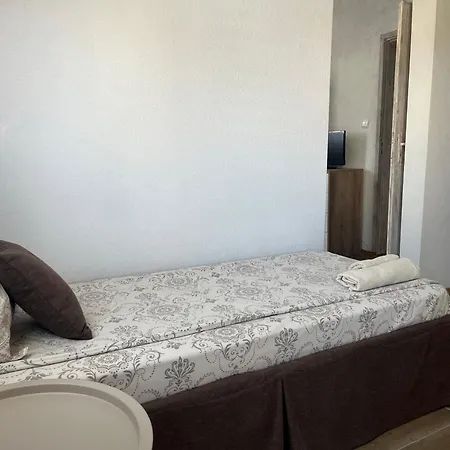 Paunovi בית הארחה 2*