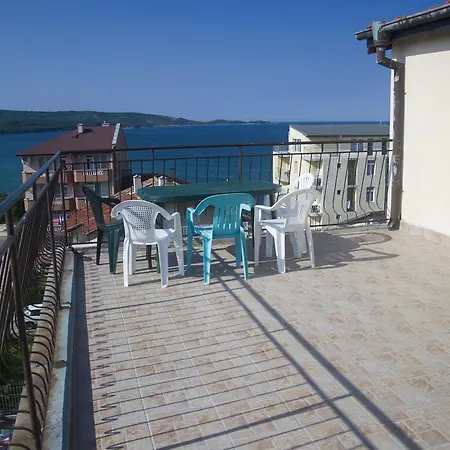 Къща за гости паунови