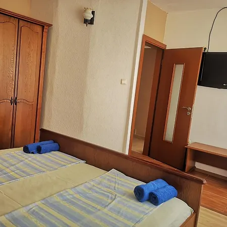 Къща за гости паунови 2*