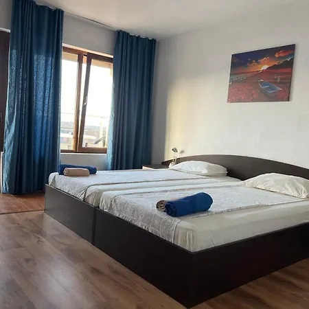 Къща за гости паунови