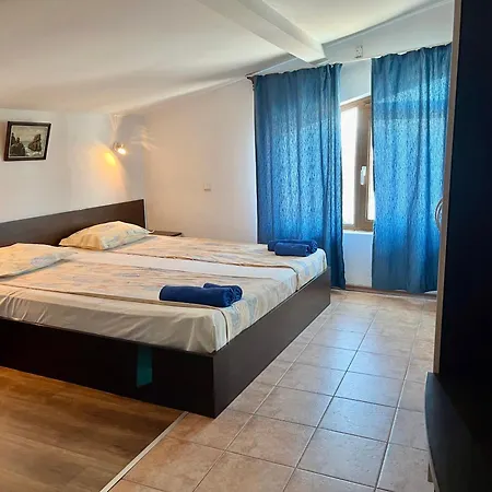 Paunovi Gasthof 2*