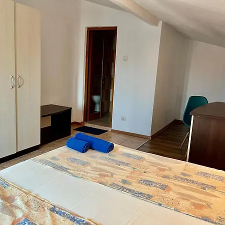 Gæstehus Paunovi 2*