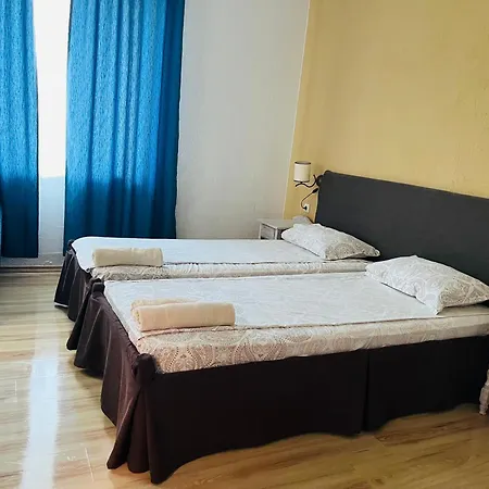 паунови Къща за гости 2*