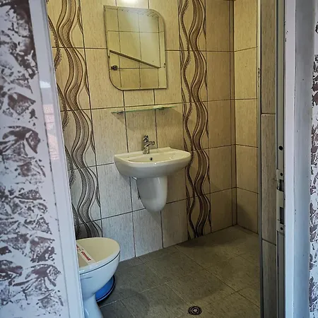 Къща за гости паунови 2*