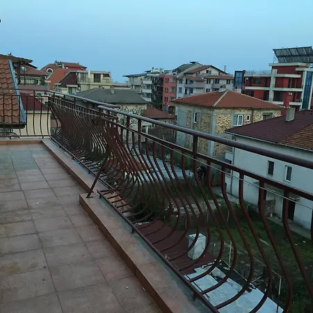 паунови Къща за гости 2*