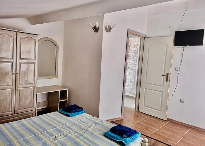 Paunovi בית הארחה