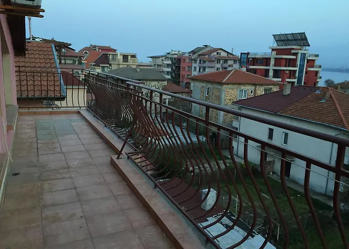 Paunovi בית הארחה 2*